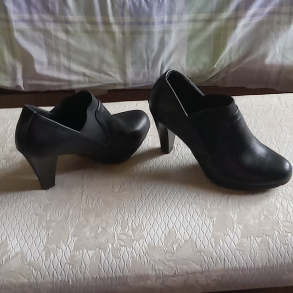 Shoes - Picture 2 of 2